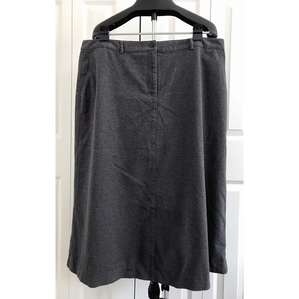 L.L.Bean Charcoal Gray A-Line Skirt | Size 20REG |
Classic Fit | Fully Lined